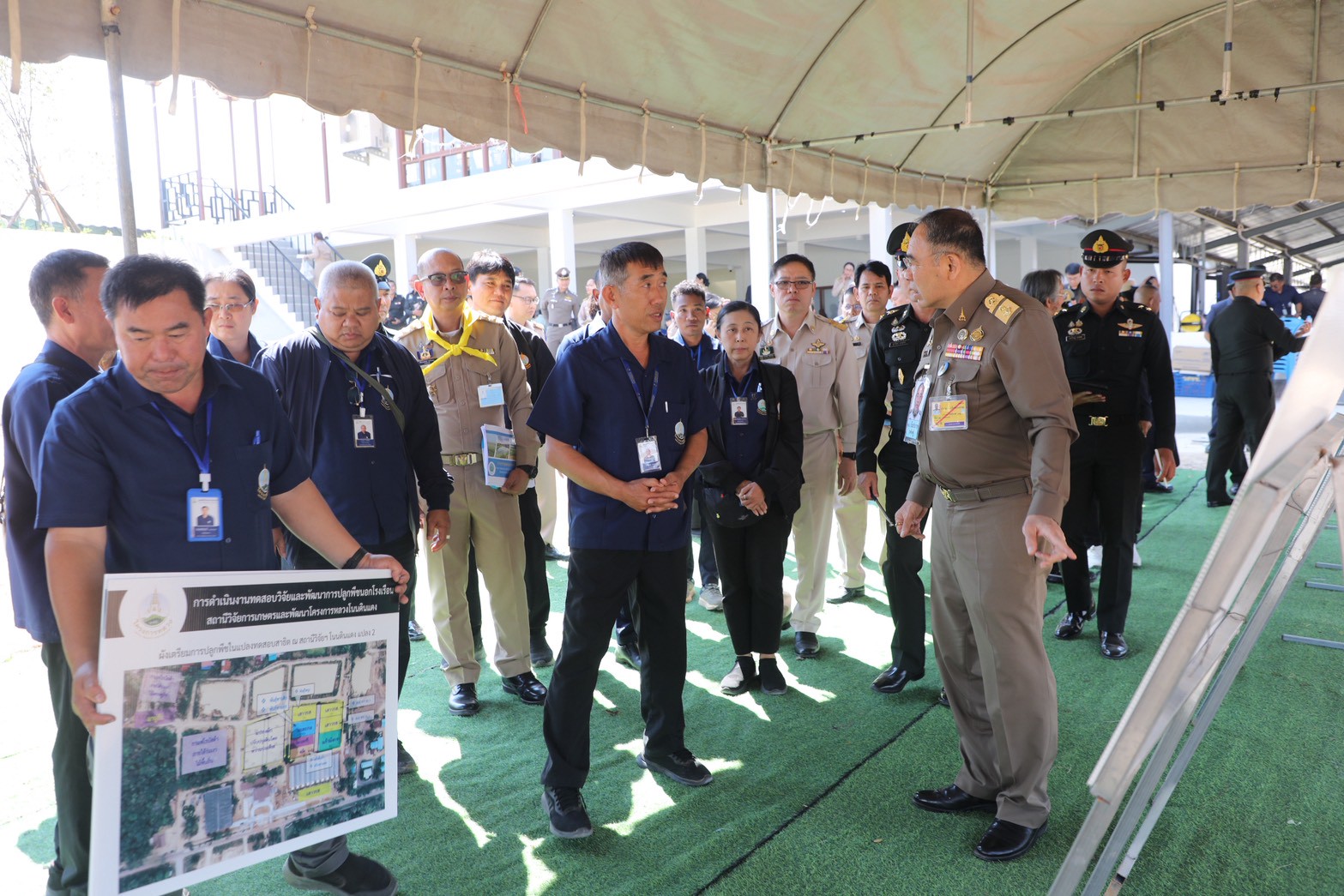 title - ส.ป.ก. เข้าร่วมพิธีเปิดสำนักงานฯ พร้อมมอบเอกสารสิทธิ์ การใช้ประโยชน์ที่ดิน (ส.ป.ก.) และประชุมการติดตามการดำเนินงานตามแผนปฏิบัติการพัฒนาพื้นที่สถานีวิจัยการเกษตรและพัฒนาโครงการหลวงโนนดินแดง ณ จังหวัดบุรีรัมย์